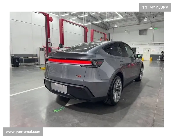 特斯拉 Model Y 新版测试车曝光:新增后排控制屏,提升全车智能体验(特斯拉model y照片) 特斯拉 Model Y 新版测试车曝光:新增后排控制屏,提升全车智能体验(特斯拉model y照片)